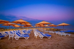 شاطئ-فندق-بلومار-الدوم-العين-السخنة-من-شركة-الحرية-للحلول-التسويقية-والعقارية-ليلاً